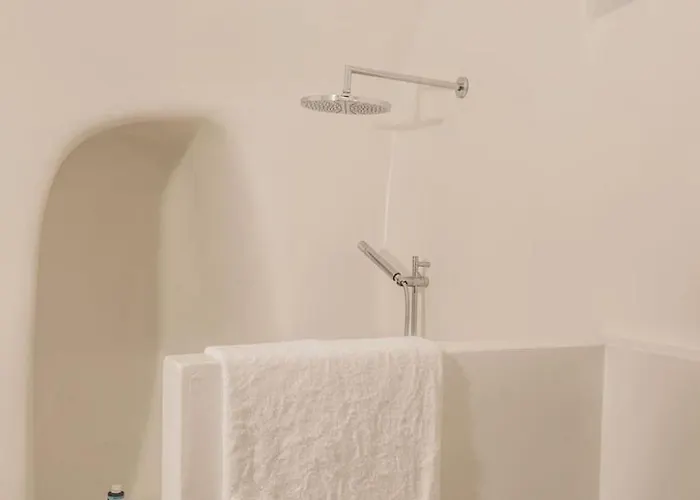 Pina Caldera Villa: Santorini Retreat With Private Pool Oia (Santorini)