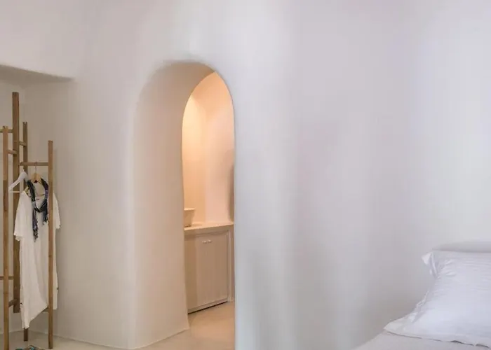 Pina Caldera Villa: Santorini Retreat With Private Pool