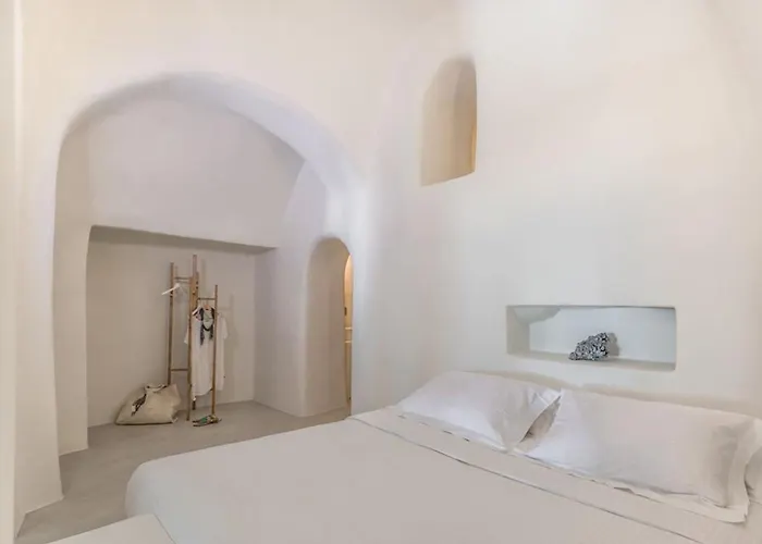 Pina Caldera Villa: Santorini Retreat With Private Pool *
