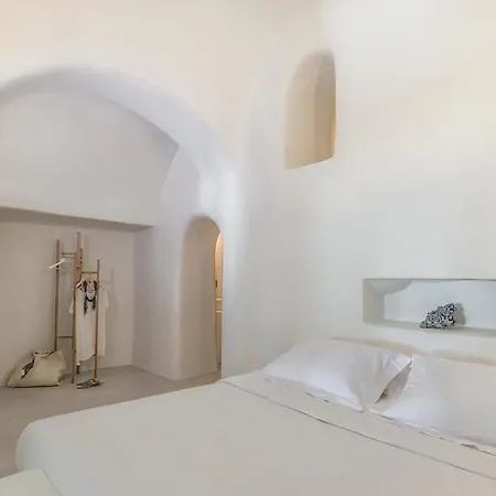 Villa Pina Caldera Villa: Santorini Retreat With Private Pool *