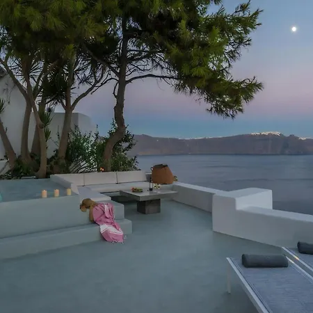 Pina Caldera Villa: Santorini Retreat With Private Pool