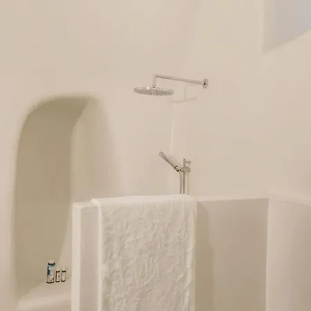 Pina Caldera Villa: Santorini Retreat With Private Pool * Oia (Santorini)